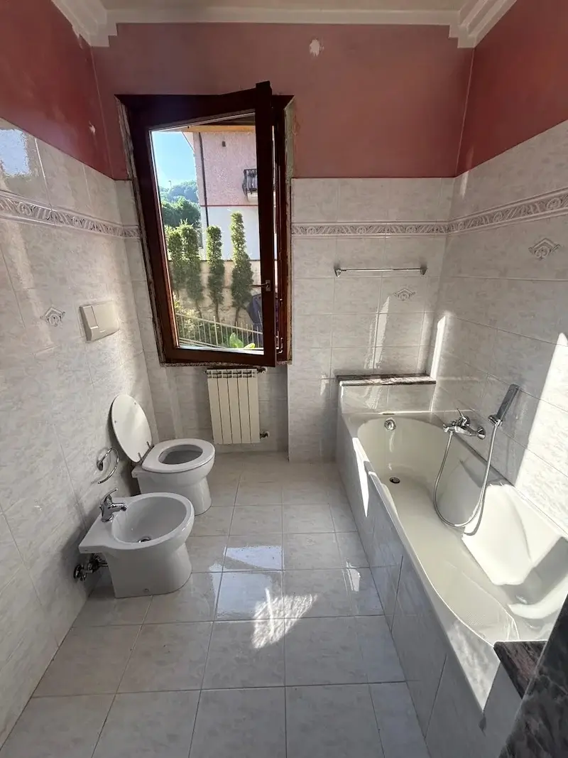 Bagno moderno con doccia walk-in - Prima