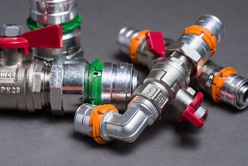 Tecnico Termoidraulica Orandi durante intervento professionale